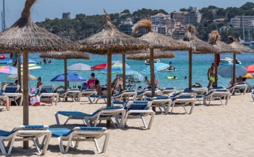 Наемането на шезлонг и чадър по родното Черноморие остава без