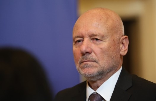  
Заплашваният с убийство министър е проф Тодор Тагарев съобщава bTV