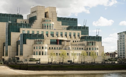 Ръководителят на МИ 6 Ричард Мур отправи призив в реч пред