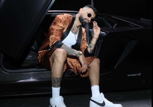 С кола за повече от 200 000 лева се придвижва