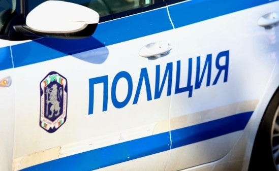 Заловиха микробус с 58 нелегални мигранти на Тракия Шофьорът е