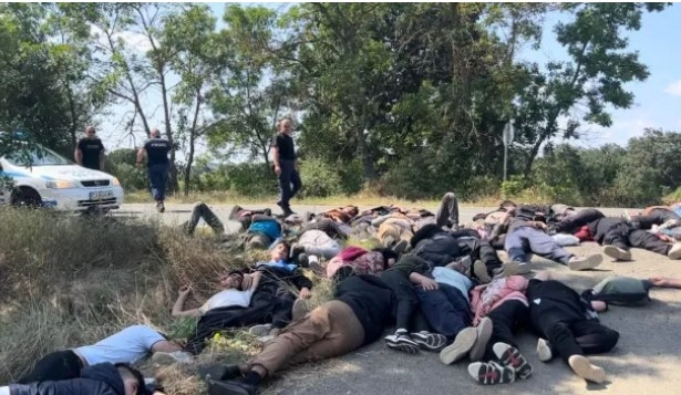 Над 50 сред които жени и деца бяха задържани на