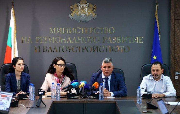 В Министерството на регионалното развитие и благоустройството ресорният министър Андрей