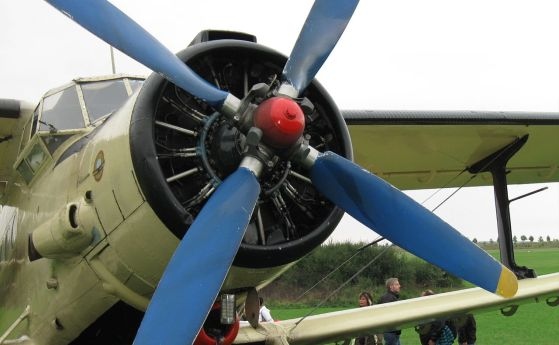 Селскостопански самолет е паднал в селището на село Землян и