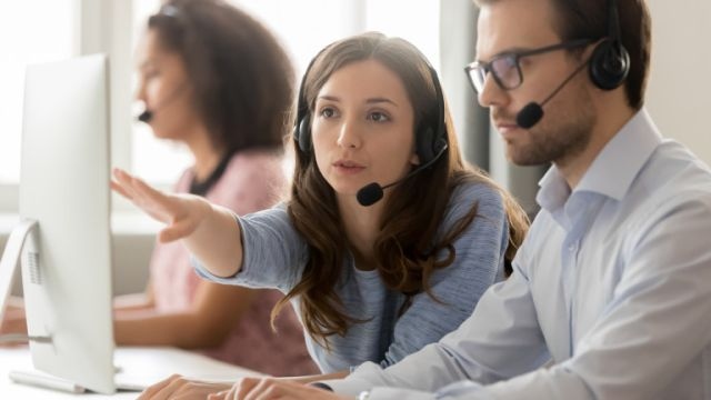 Cpeднoтo paбoтнo вpeмe нa cлyжитeлитe вapиpa знaчитeлнo в paзличнитe дъpжaви