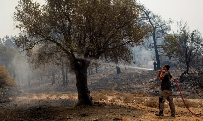 Екип от 70 български пожарникари с 19 коли се придвижват
