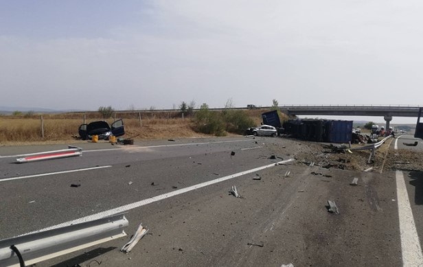 Тежка катастрофа затвори автомагистрала Тракия в двете посоки Инцидентът е