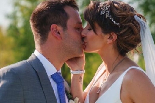 Бившата ни звезда в сноуборда Александра Жекова вдигна сватбата на