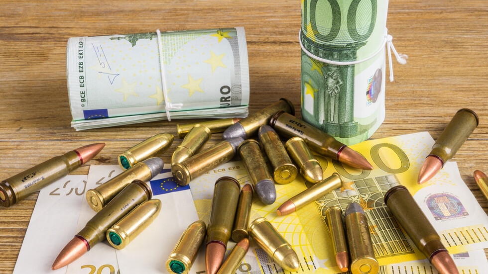 50 000 евро и близо 20 000 лв са открити