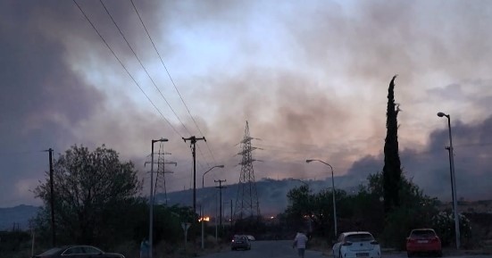 Горските пожари в Гърция продължават да се разрастват разпалвани от
