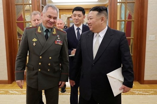 Севернокорейският лидер Ким Чен ун се срещна с руския министър