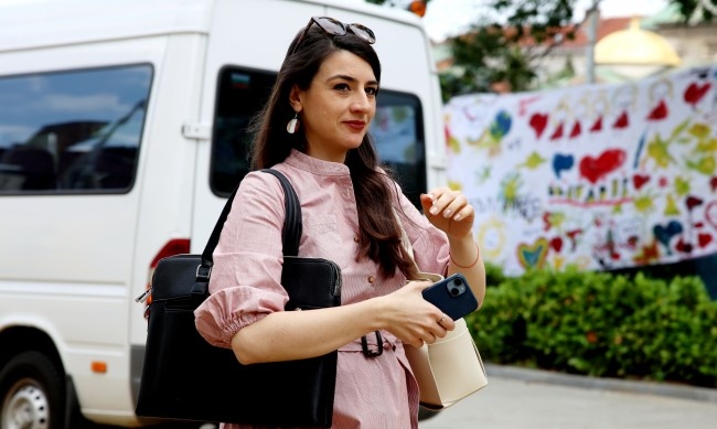 Цяла седмица гледаме неуспешните опити на Делян Добрев да клати