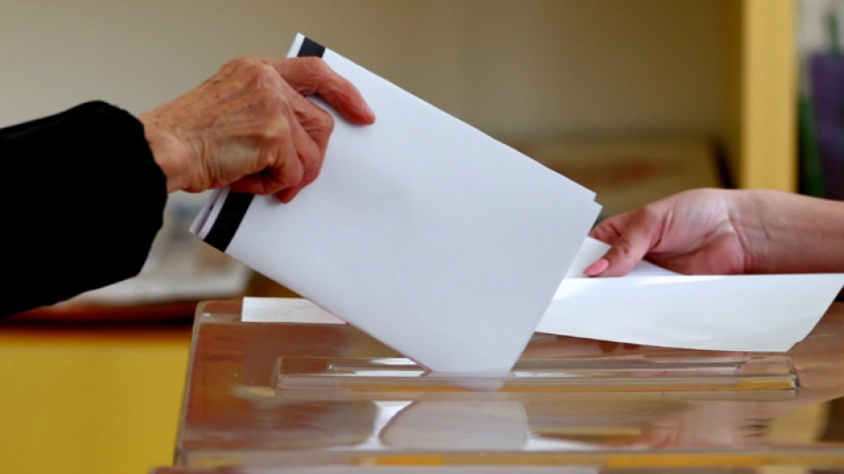 Президентът Румен Радев подписа указ с който насрочи изборите за общински