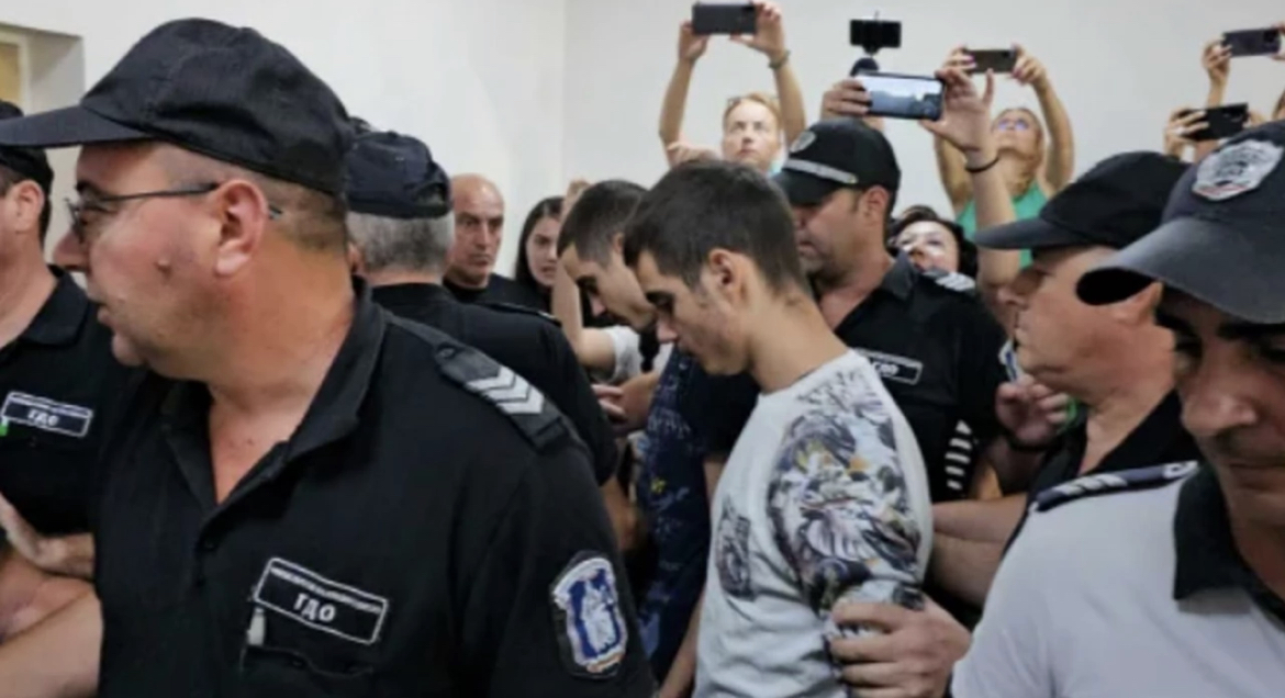 С тези викове протестиращи от Цалапица посрещнаха близнаците Валентин и