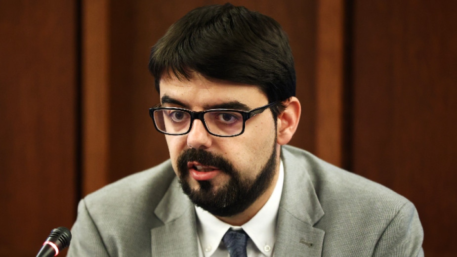 Монополният доставчик на горива на пазара на едро и единствен