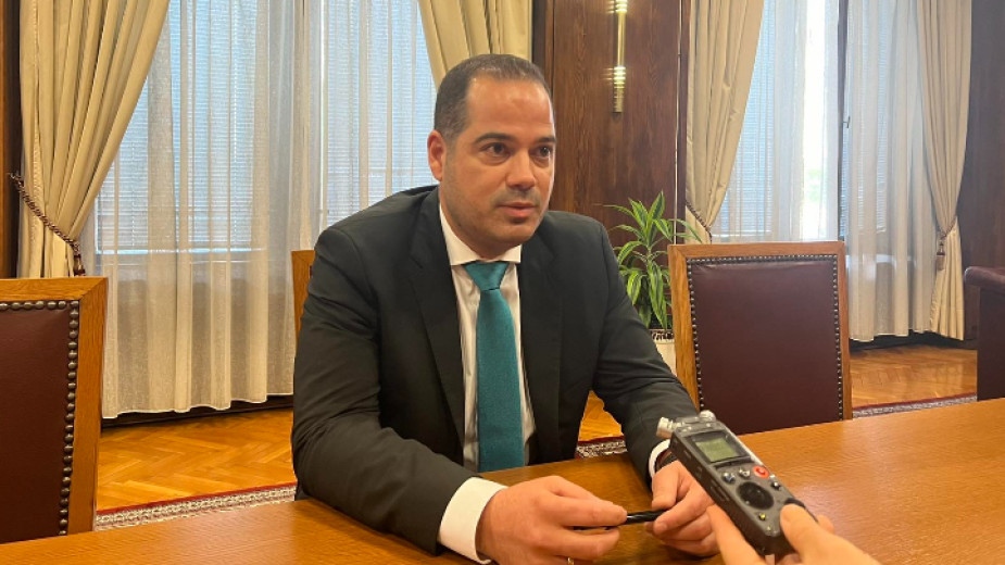 Министърът на вътрешните работи Калин Стоянов поиска оставките на директора