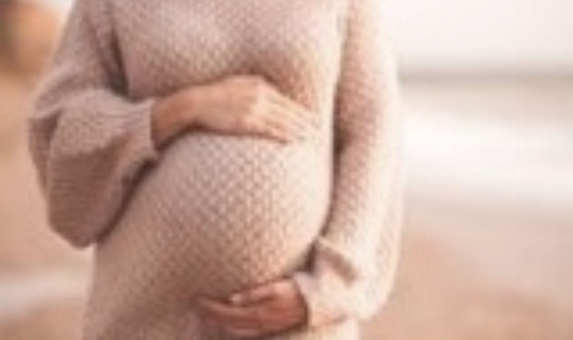 Жена в напреднала бременност е потърсила закрила от институциите в
