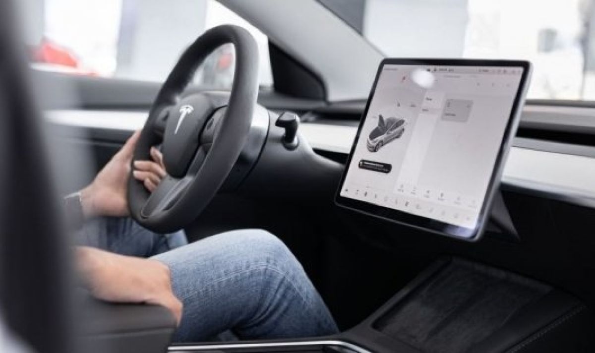 NHTSA започна ново разследване на електрическите автомобили на Tesla