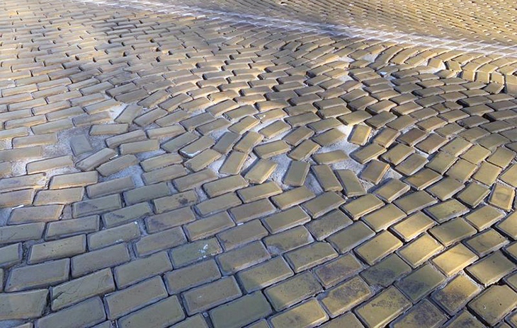 Реденето на жълтите павета започна по нова технология през