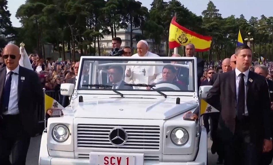 Папа Франциск пристигна днес в португалския град Фатима за да