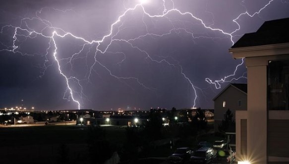 Жълт код в цялата страна за краткотрайни временно интензивни валежи с