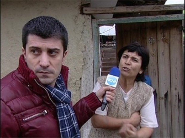 Верен зрител татуира на крака си репортера на Съдебен спор