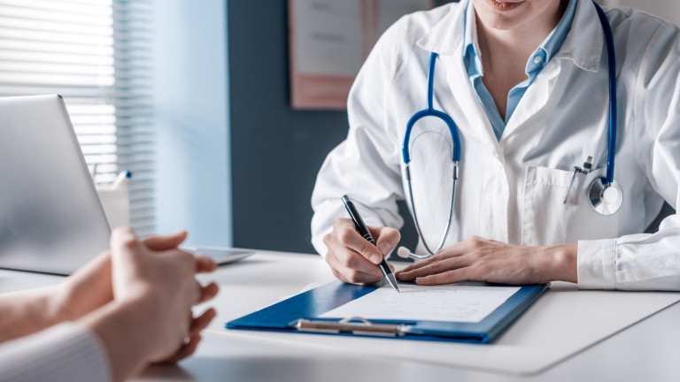 Съдебни медици на които е било възложено да изготвят експертизата за нараняванията