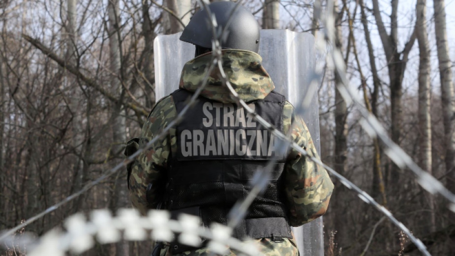 Полша ще изпрати 2000 войници на границата с Беларус в