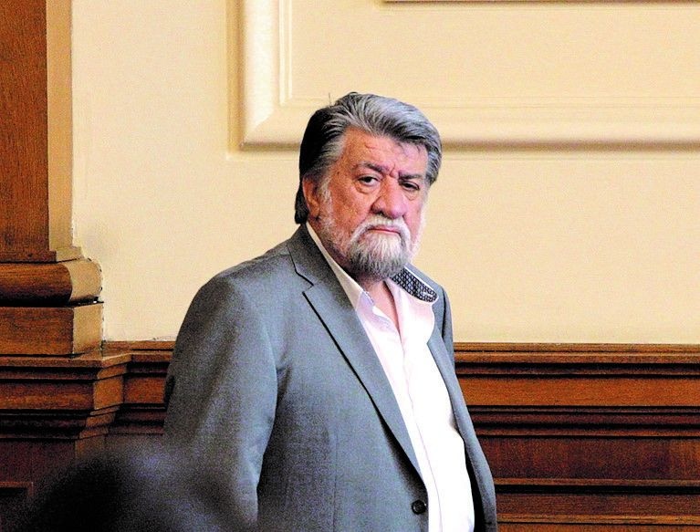 В деловодството на парламента в 11 46 ч и 11 51 ч