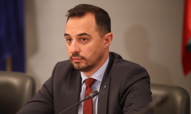 Министърът на икономиката Богдан Богданов предприема действия за значително намаляване