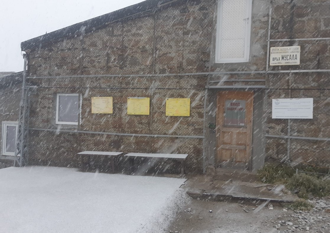 За втори път това лято заваля сняг на връх Мусала