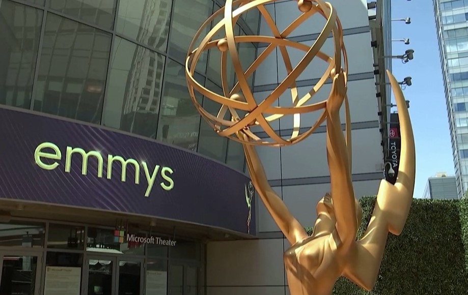 Церемонията за връчването на наградите Еми която беше отложена заради
