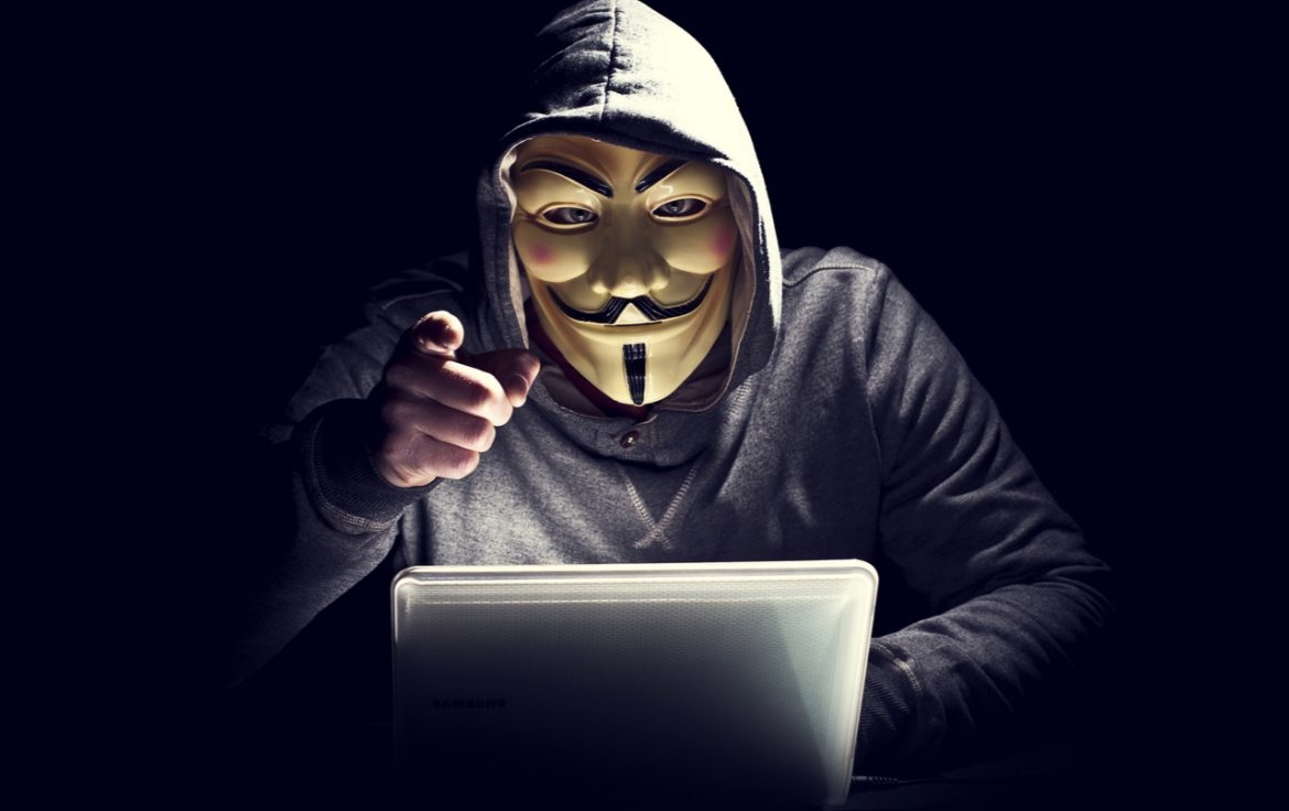 Група хакери са шпионирали в продължение на години служители на