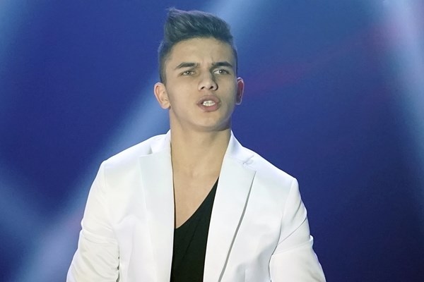 Може да се окаже че фолк певецът Денис Теофиков който