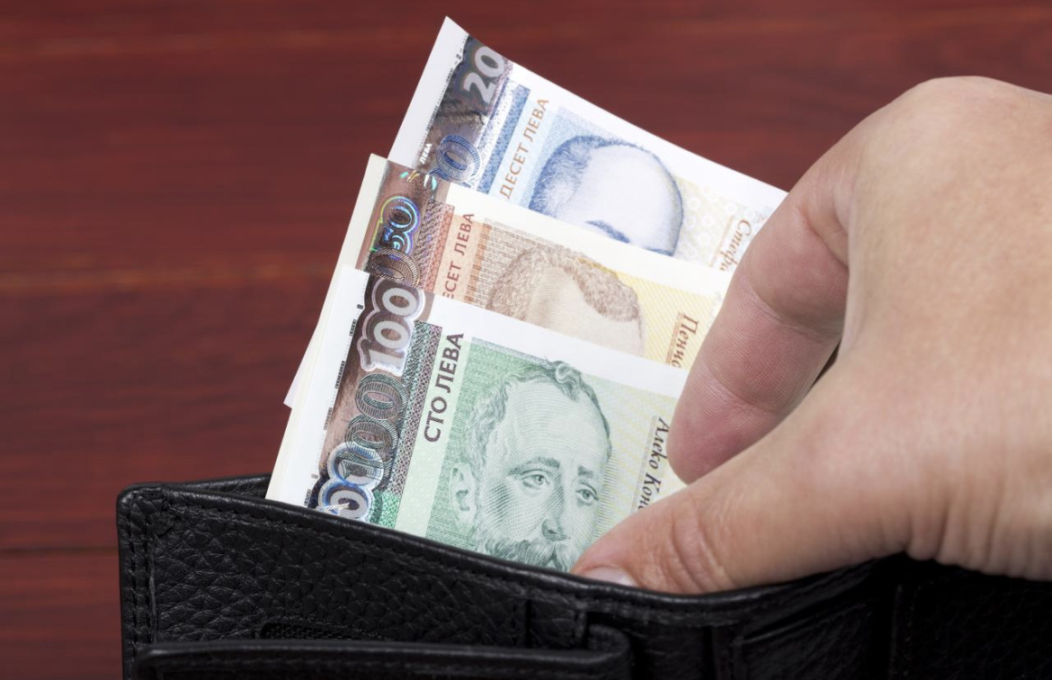 Минималната заплата от 1 януари трябва да е 932 50 лв