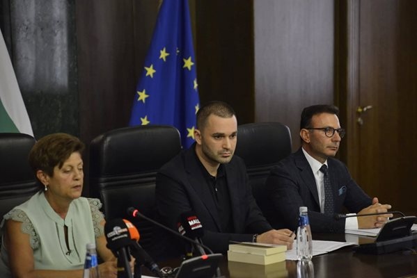 МВР и прокуратурата дават брифинг за жестокото убийство станало миналия