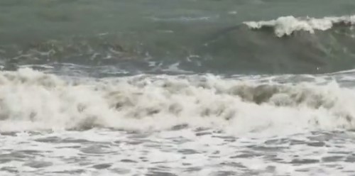 Силен североизточен вятър вдигна червен флаг по Черноморието Този вятър