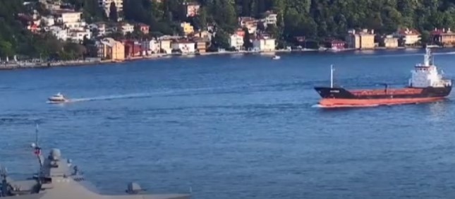 Ден след като руски патрулен кораб откри предупредителен огън срещу