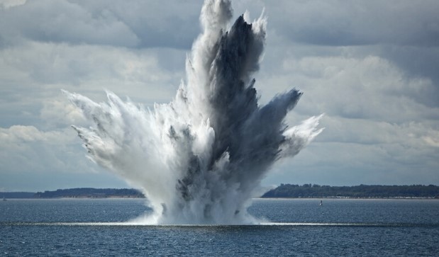 Силен взрив избухна в морето при кея в румънското село Костинещ