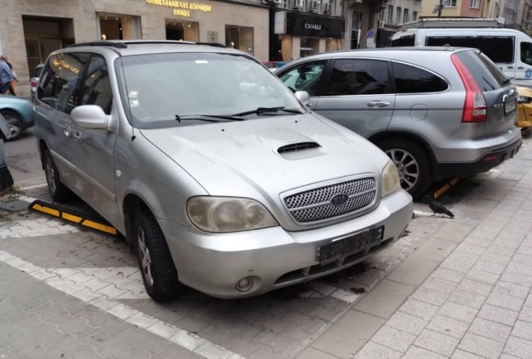 Зрелищна гонка на автомобил който е превозвал нелегални мигранти в