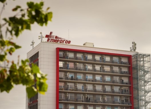 Жената ранена при стрелбата срещу Алексей Петров ще бъде оперирана