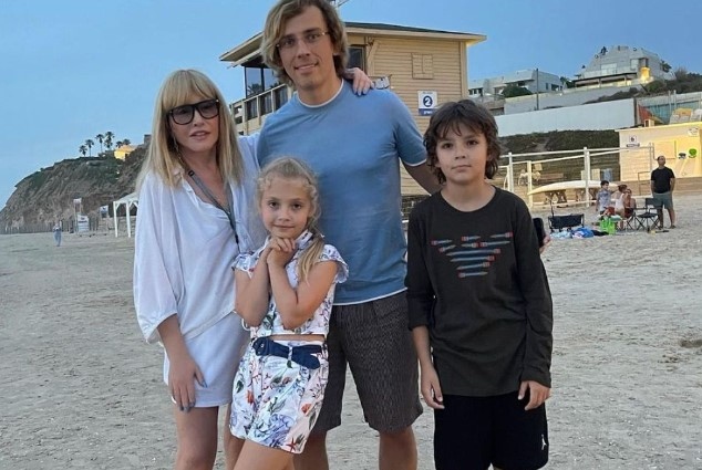 Максим Галкин и Алла Пугачова показаха снимки на дъщеря си