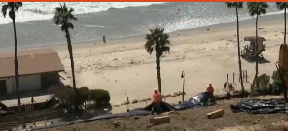 Според последните данни ураганът е от четвърта от общо петте