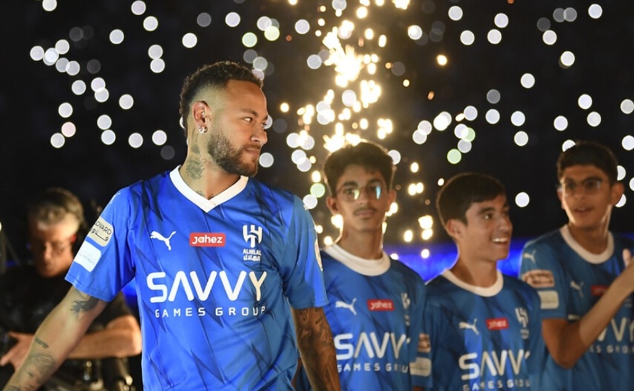 Бразилският нападател Неймар беше официално представен като играч на новия