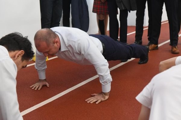 Служебните министри се държаха като мародери обвини депутатът Предлага орязване