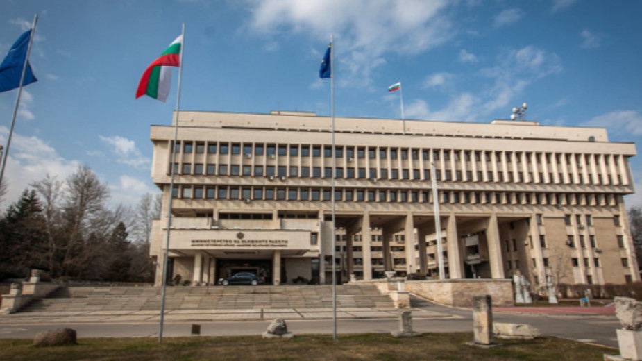 Правителството подготвя вдигане на размера на командировъчните в нашите представителства