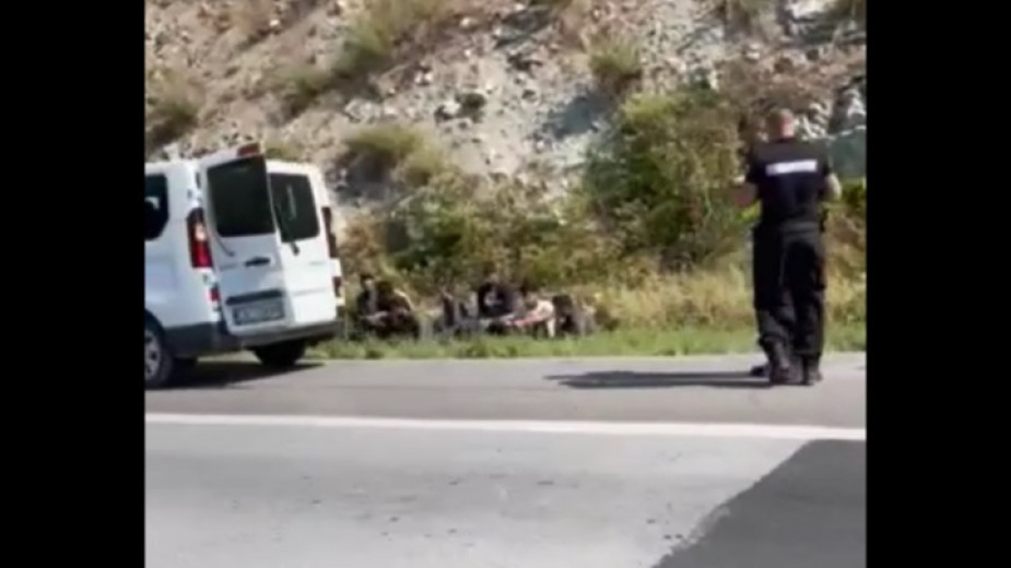 Осем мигранти са в кома след като са били изоставени