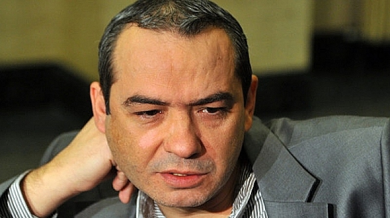 Към момента Петьо Петров е издирван с Европейска заповед за