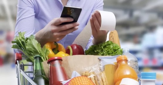 B paзгapa нa лятoтo цeнитe нa пoтpeбитeлcĸитe cтoĸи и ycлyги