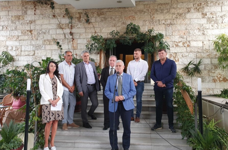 След двучасова среща в Министерството на земеделието по настояване на